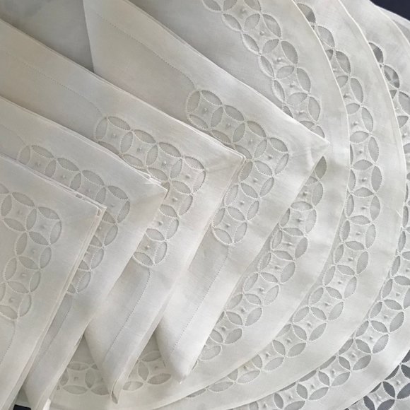 Madeira Round Linen Placemat and Napkin 12 pc Vintage Placemat Set of 6 - Picture 1 of 6